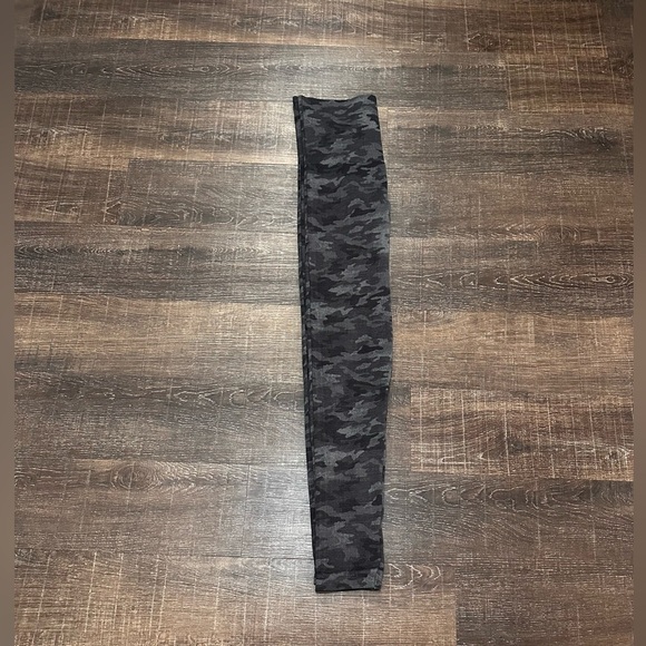 Spanx Look At Me Now Seamless Leggings Heather Gray Camo Stretch Size Large - Picture 5 of 8